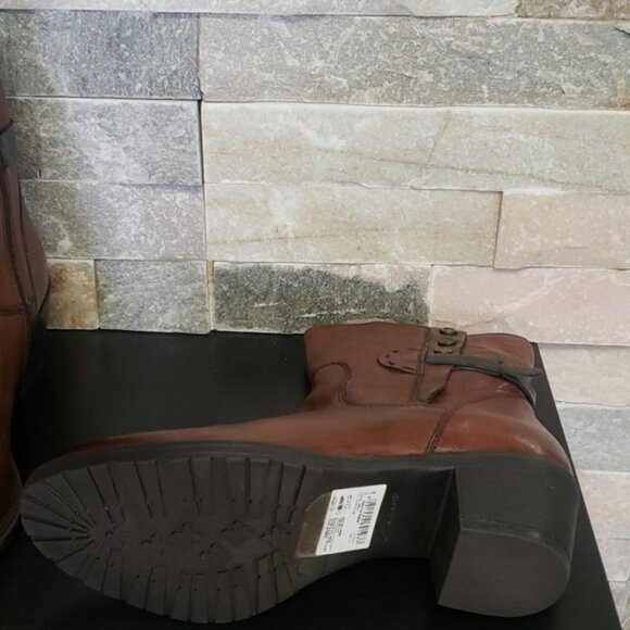 Clarks Women's Maymie Skye Boot (H108-17) - Picture 9 of 9